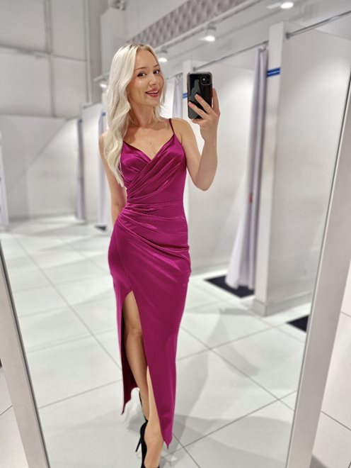 Sukienka długa satynowa dopasowana purpurowy