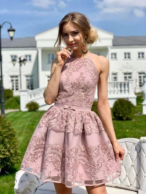 Krótka sukienka koronka zabudowany przód wrzos