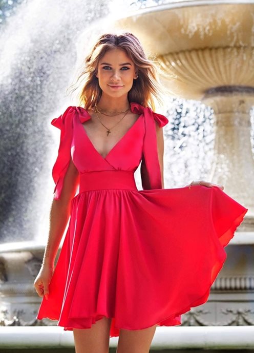 Krótka sukienka dekolt wiązane ramiączka fuksja