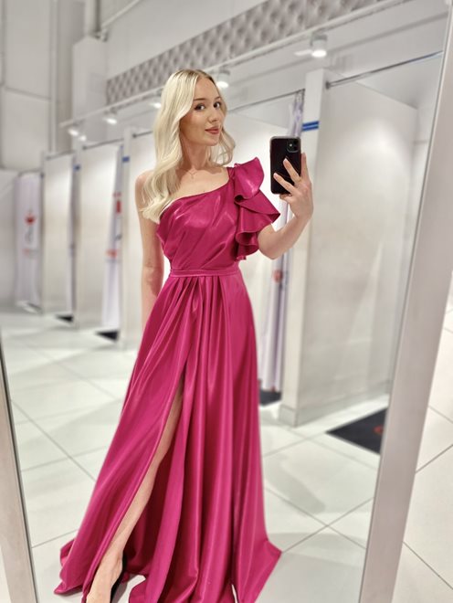 Sukienka długa satynowa jedno ramię falbana wiśnia