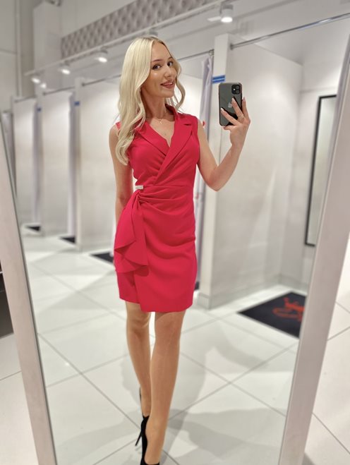 Krótka sukienka dekolt kołnierz amarant