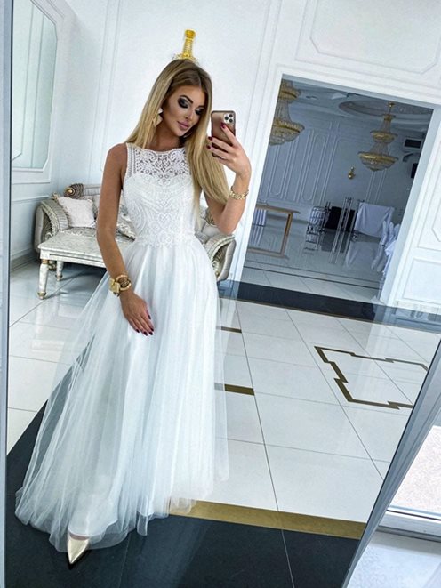 Sukienka długa ślubna zabudowana ozdobna góra biel