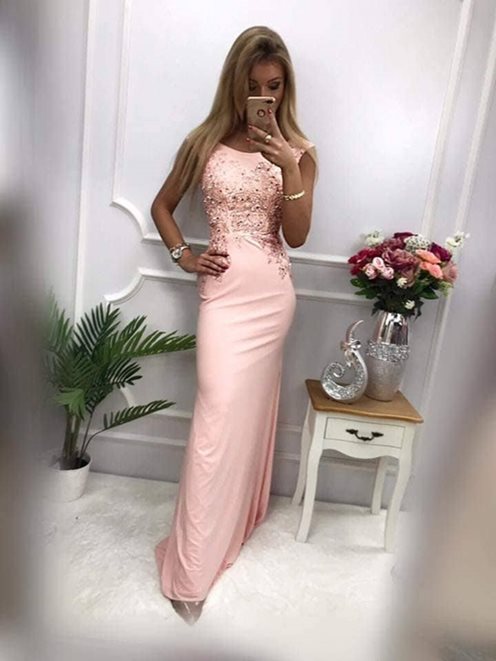 Długa suknia ozdobne kamyczki róż