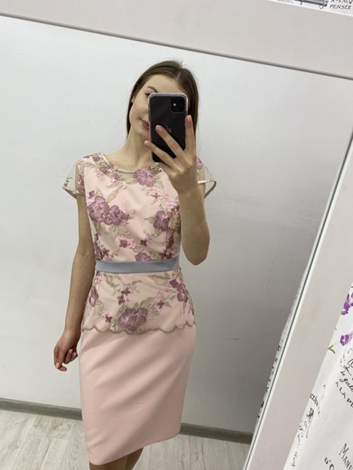 Sukienka do połowy w kwiaty