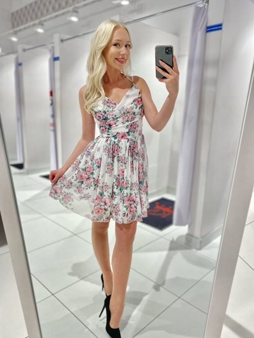 Sukienka krótka print wiązana na plecach biel-róż