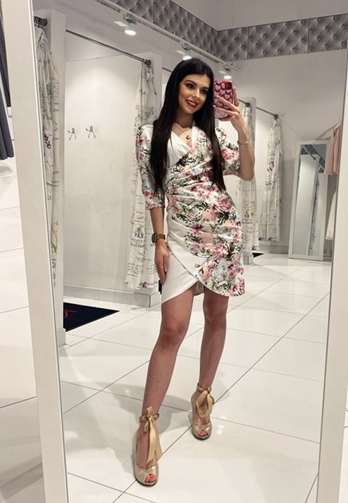 sukienka krótka w kwiaty rękawek zakładka