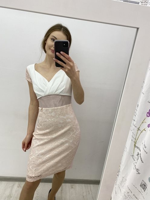 Krótka sukienka fala dekolt koronka kremowa