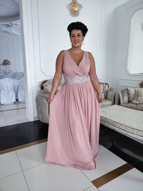 Sukienka długa z ozdobą na dekolcie wrzos