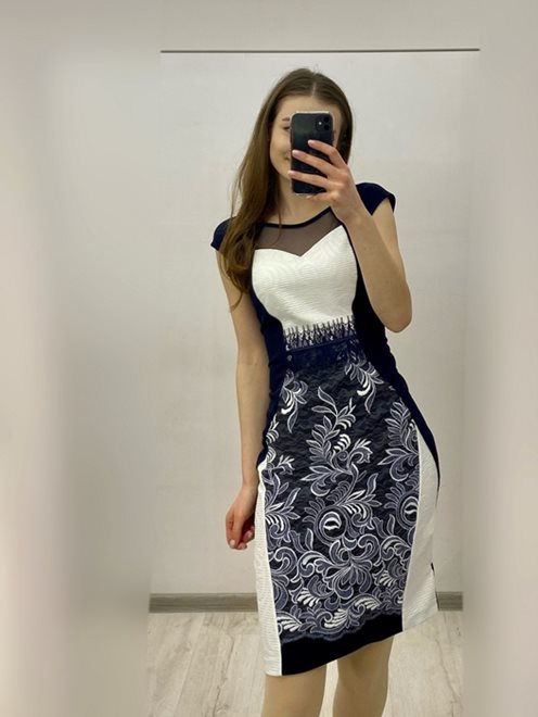 Sukienka dopasowana ozdobny przód granat