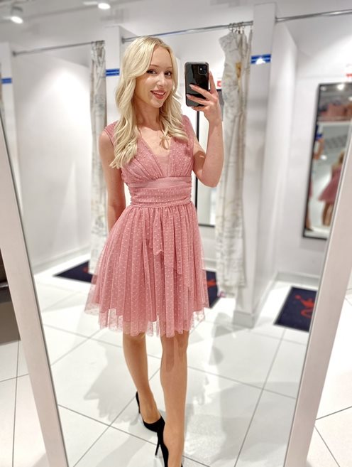 Sukienka krótka w groszki róż