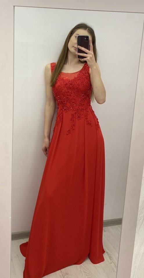 Sukienka długa z koronką z przodu czerwony