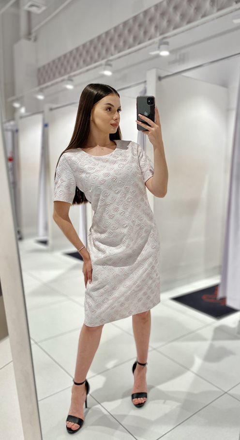 Sukienka krótka prosta ozdobne wzorki róż/beż