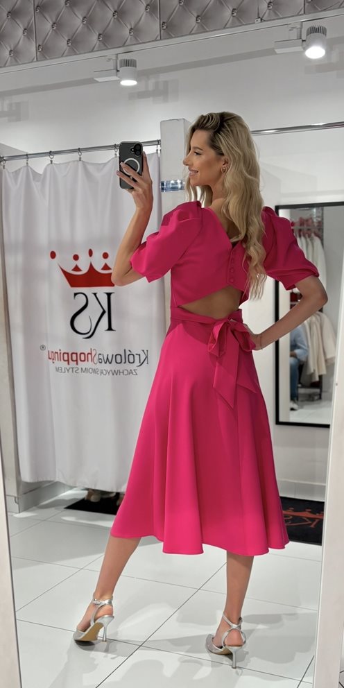 Sukienka midi rozkloszowana tył wycięcie magenta