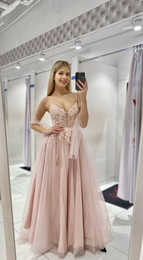 Sukienka długa tiulowa zdobiona delikatna róż