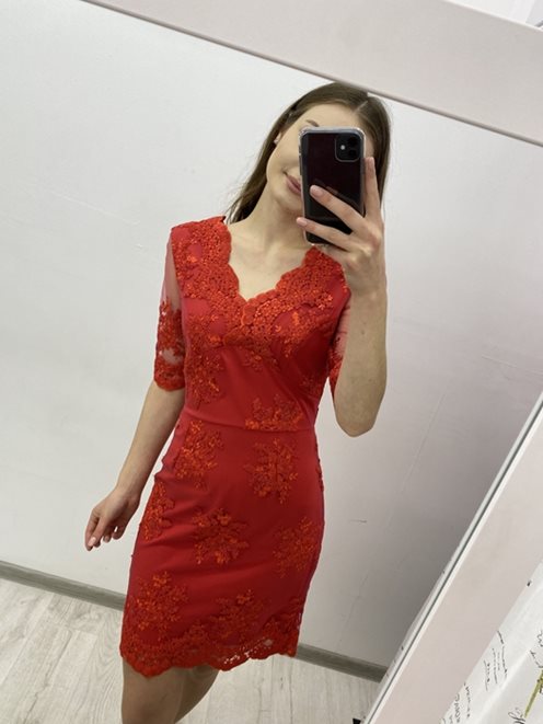 Prosta sukienka koronka rękaw czerwona
