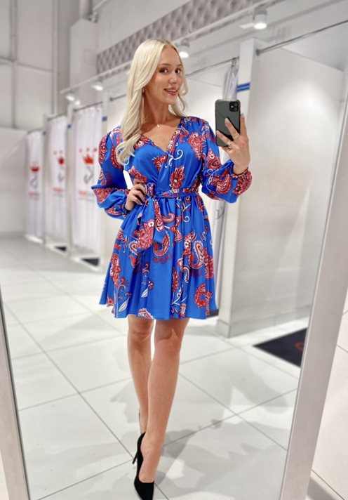 Sukienka krótka z ściągaczem w talii niebieska