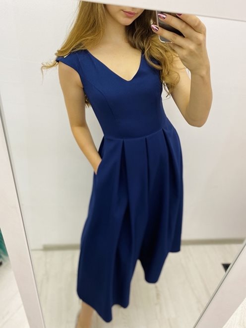 Sukienka midi z kieszeniami gładka granat
