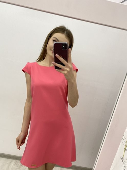 Klasyczna sukienka neonowy róż