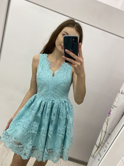 Rozkloszowana sukienka serek turkus