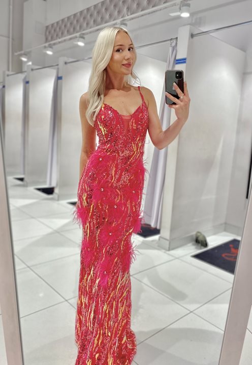 Sukienka długa cekinowa ramiączka pióra amarant