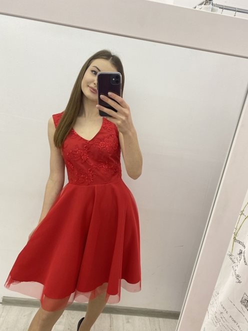 Sukienka z tiulem wycięcie czerwony