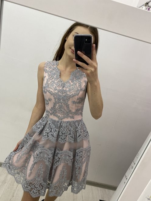 Sukienka rozcięty dekolt koroneczki róż/szary