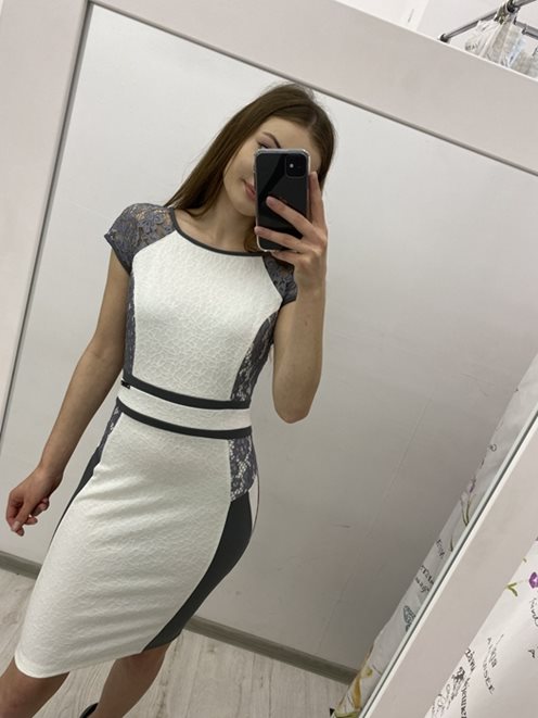 Sukienka ołówkowa koronką szary