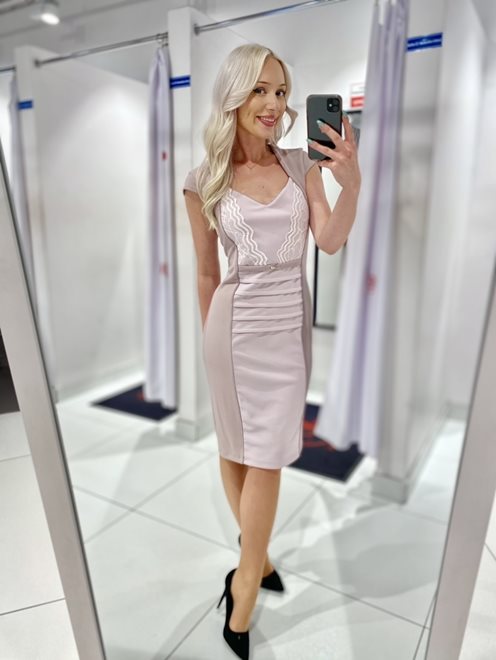 Sukienka krótka ze zdobieniami i rękawkiem róż/beż