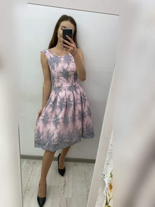 Koronkowa sukienka rozkloszowana dłuższa