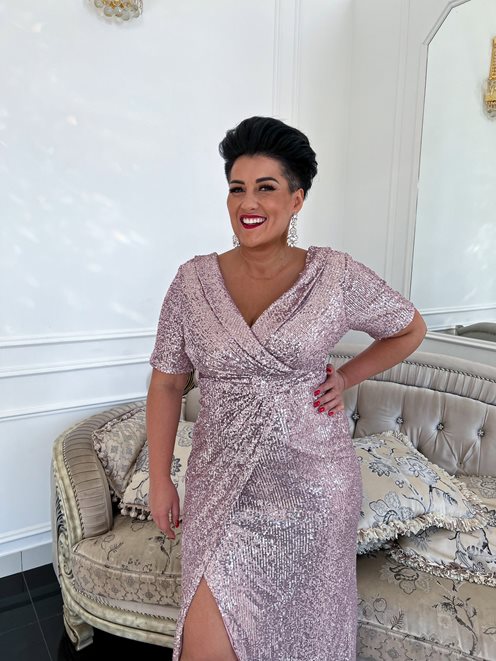 sukienka długa cała cekinowa z rękawkiem wrzos