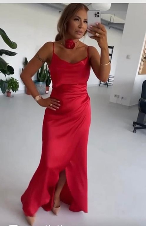 Sukienka długa satynowa marszczenie z boku czerwie