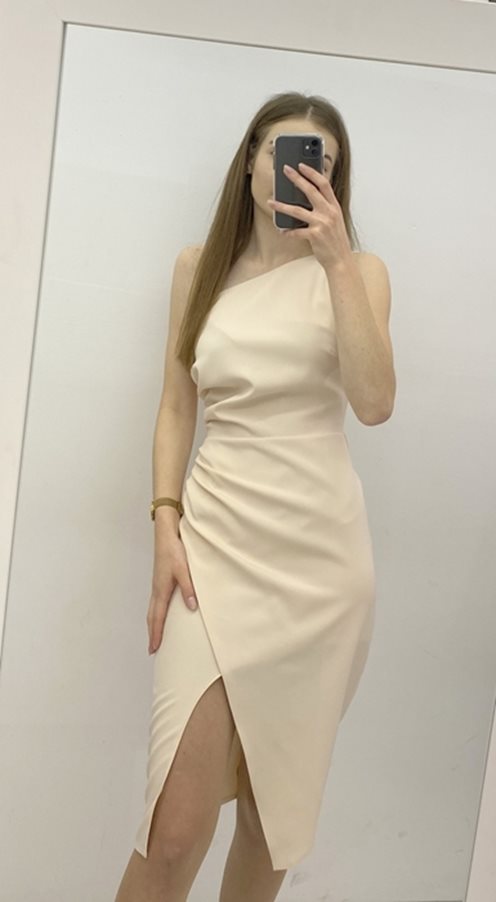 Sukienka krótka prosta na ramię beż