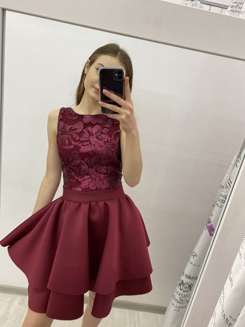 Sukienka falbankowa bez dekoltu bordo