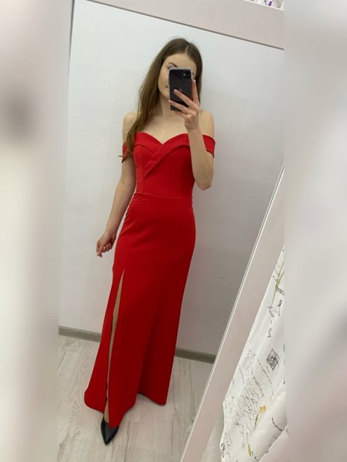 Długa sukienka na ramiączkach dopasowana czerwony