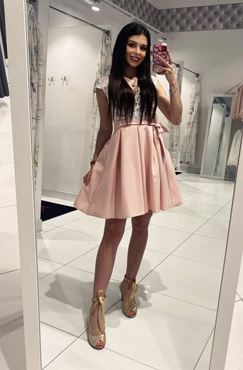 Sukienka z motylkiem róż biały