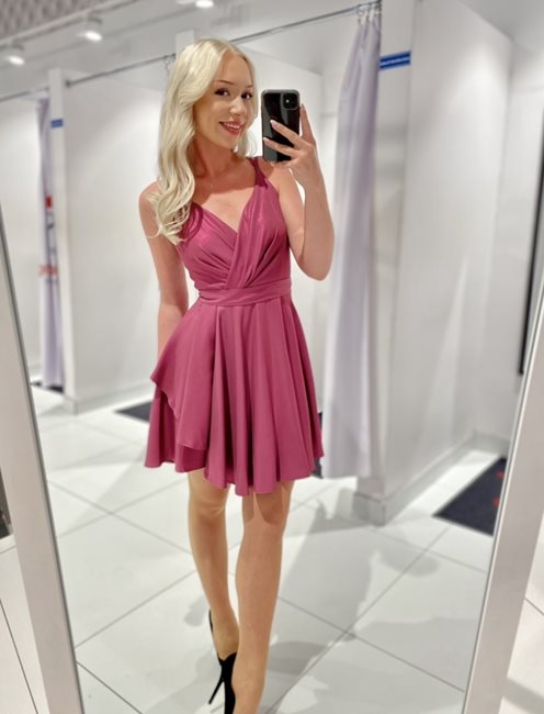 Sukienka krótka na ramiączkach zakładka malina