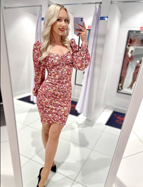 Sukienka długi rękaw dopasowana kwiaty róż-żółta