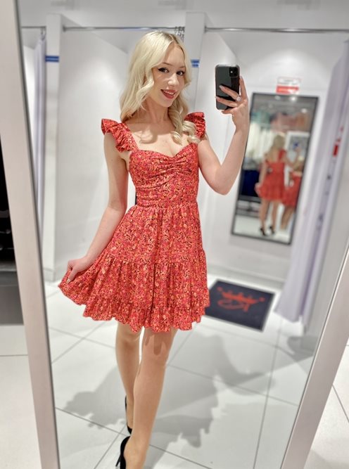 sukienka krótka w kwiaty ramiączka falbanka koral