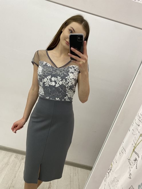 Sukienka v dekolt szary