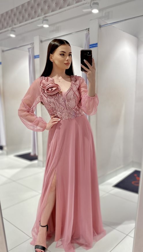 Sukienka długa tiulowe rękawy z przypinką róż