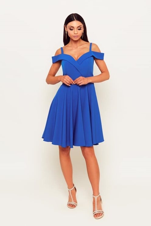 Sukienka na ramiona gładka chaber