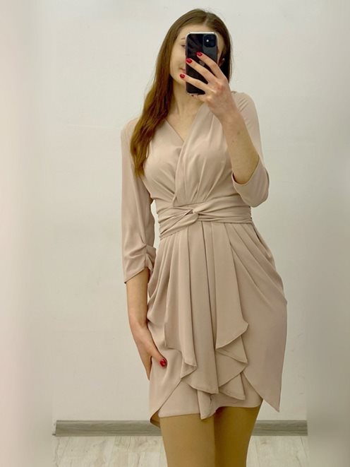 Sukienka krótka dekolt serek pasek beż