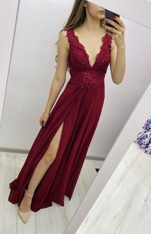 Długa sukienka z wycięciem v przód i tył bordo