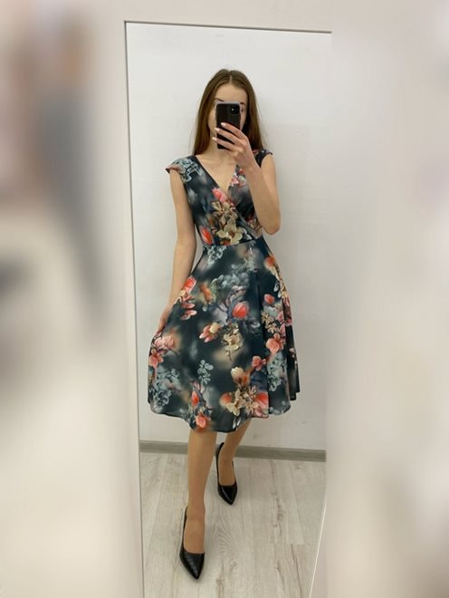 Sukienka midi wzór kwiaty czarna