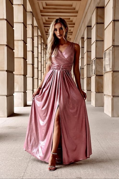 Sukienka długa z połyskującym materiałem róż