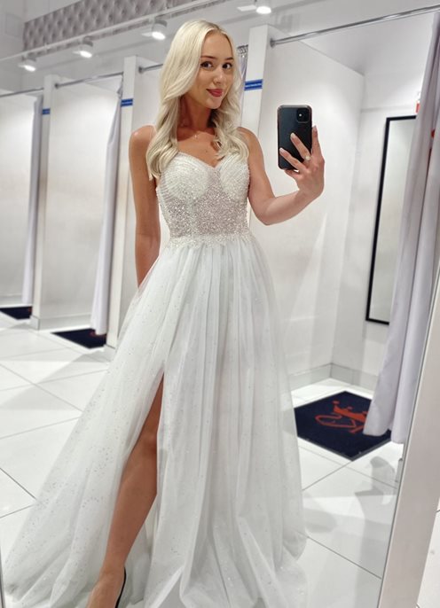 Sukienka długa błyszcząca z cekinami biel