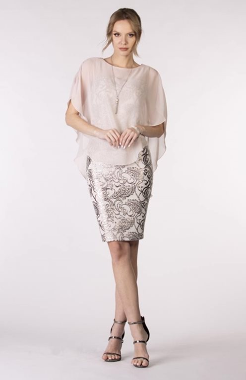 Sukienka krótka maskująca lampasy beż