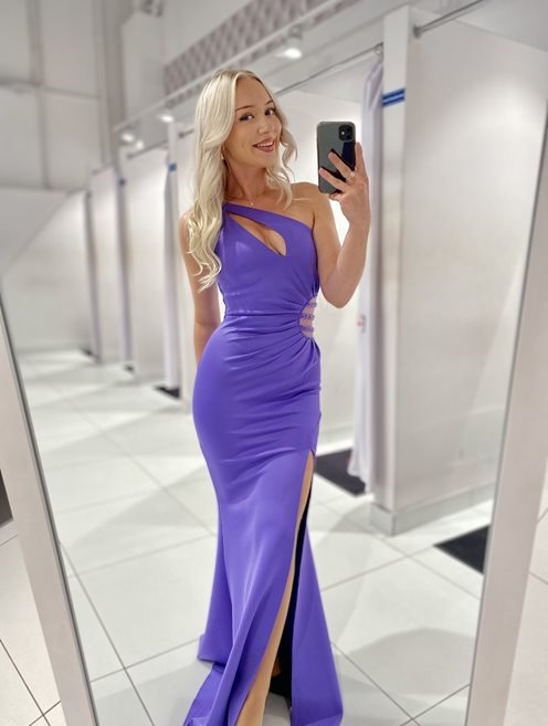 Sukienka długa na jedno ramię ze zdobieniem fiolet