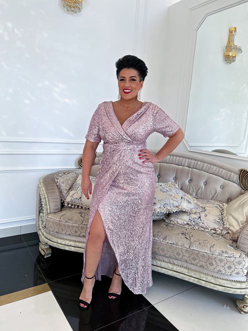 sukienka długa cała cekinowa z rękawkiem wrzos