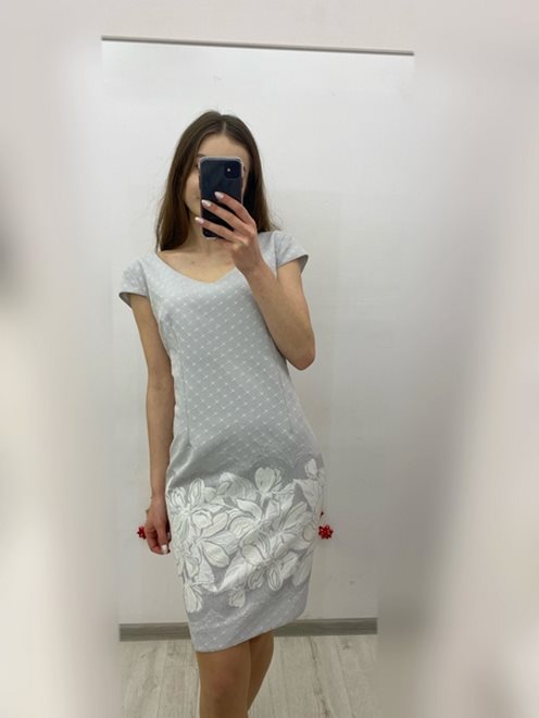 Sukienka tłoczenia u dołu szary